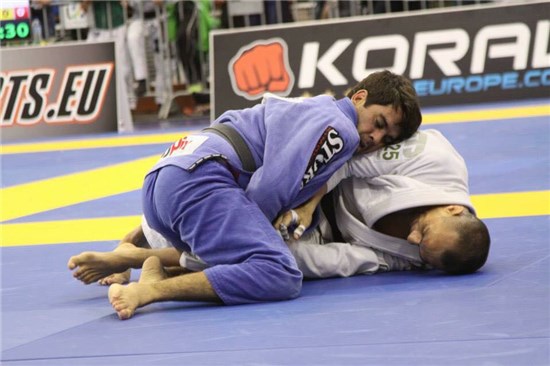 Felipe Costa passando a guarda jiu jitsu